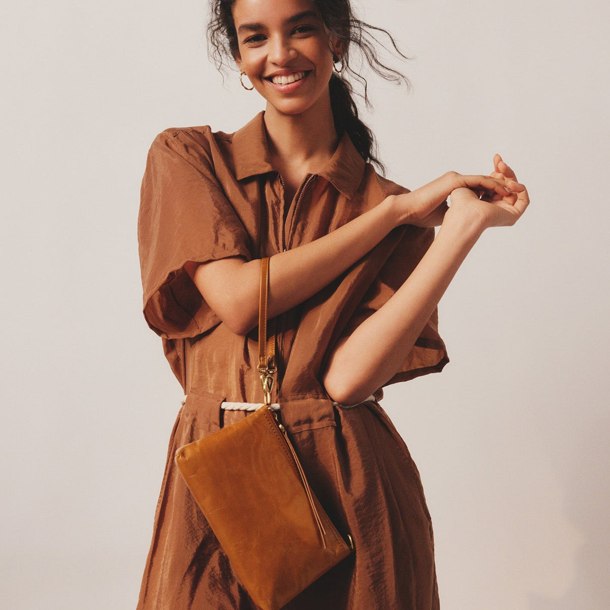 HOBO Darcy Crossbody In Polished Leather - Truffle