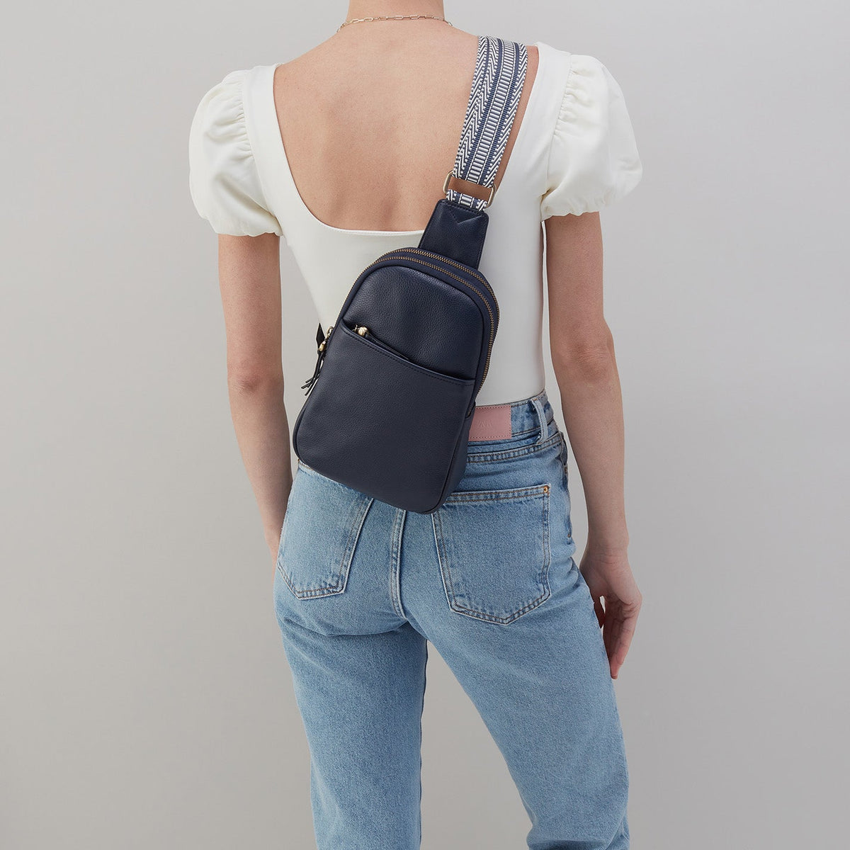 HOBO Cass Sling In Pebbled Leather - Sapphire