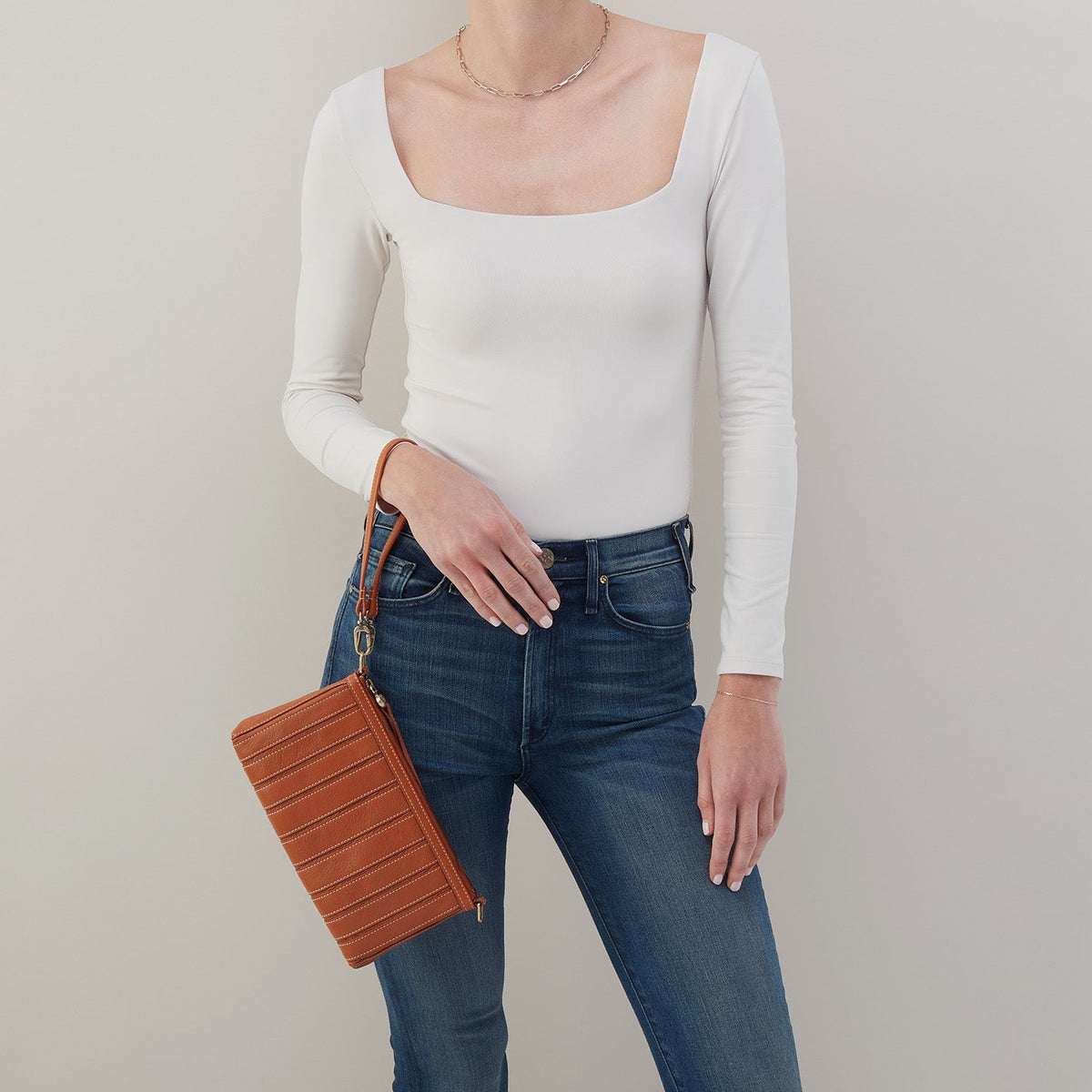 HOBO Darcy Crossbody In Smooth Leather - Burnished Caramel