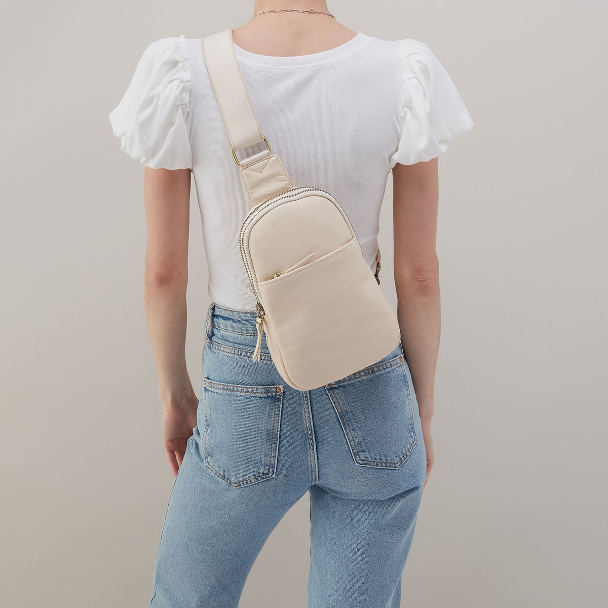 HOBO Cass Sling In Pebbled Leather - Cream