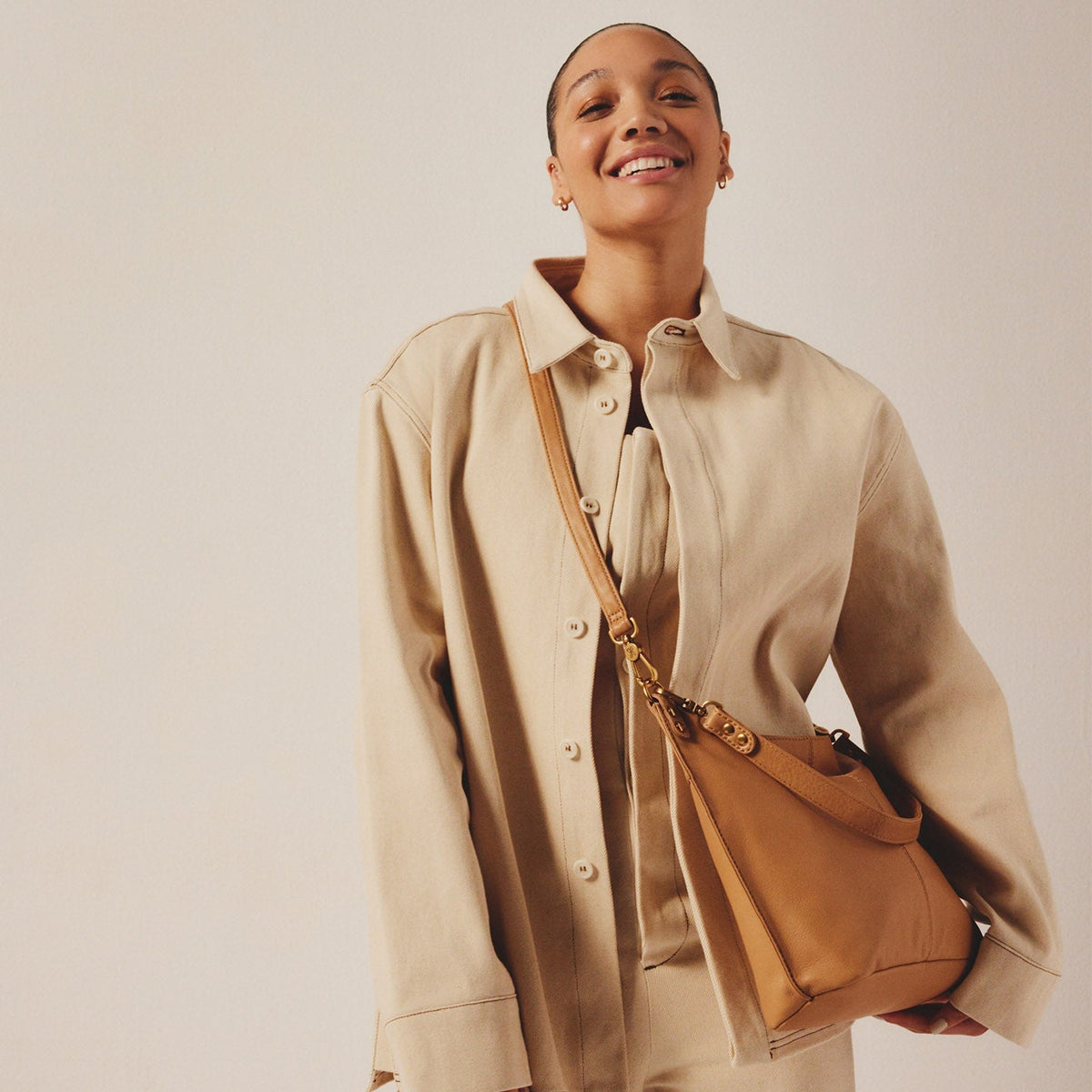 HOBO Pier Shoulder Bag In Pebbled Leather - Sandstorm