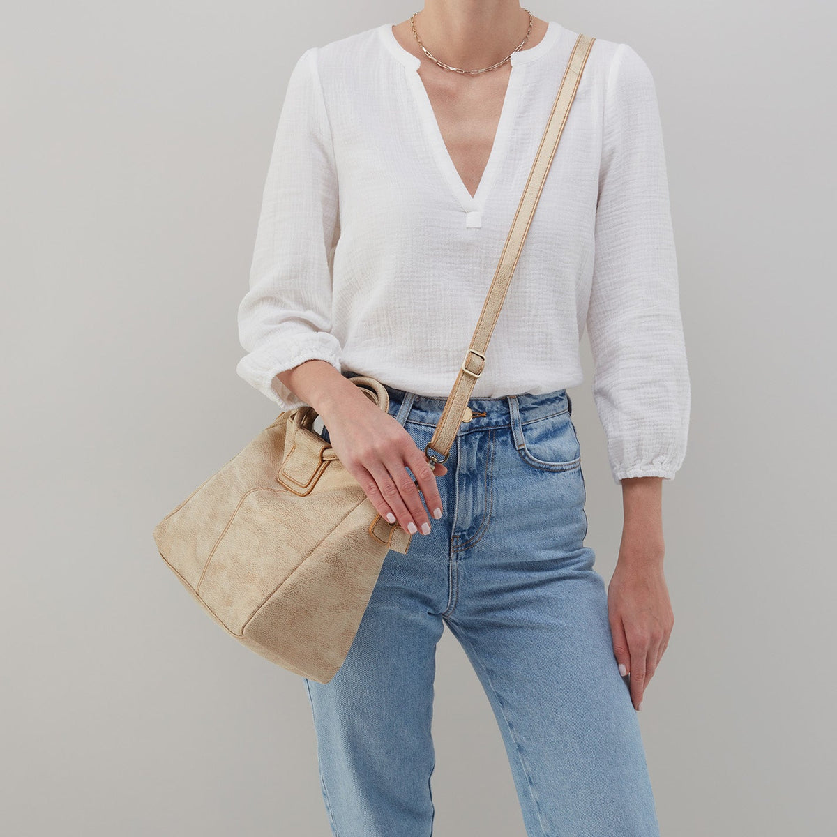 HOBO Sheila Medium Satchel In Metallic Leather - Gold Leaf