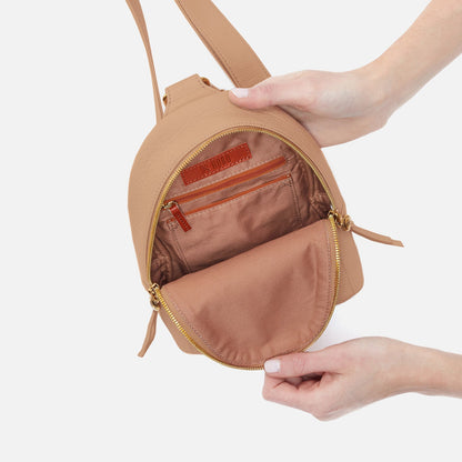HOBO Fern Sling In Pebbled Leather - Sandstorm