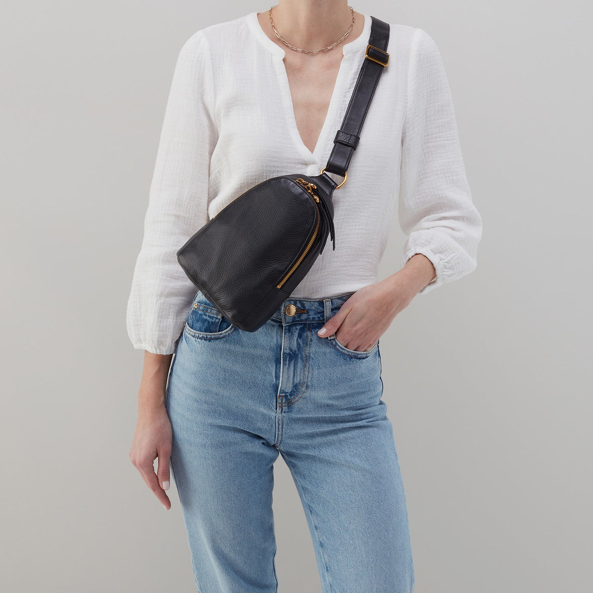 HOBO Fern Sling In Pebbled Leather - Black