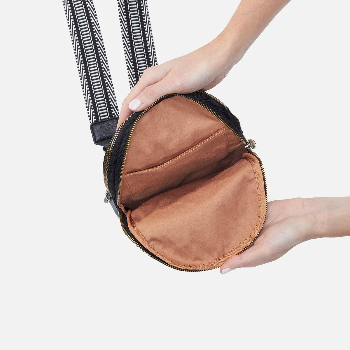 HOBO Cass Sling In Pebbled Leather - Black