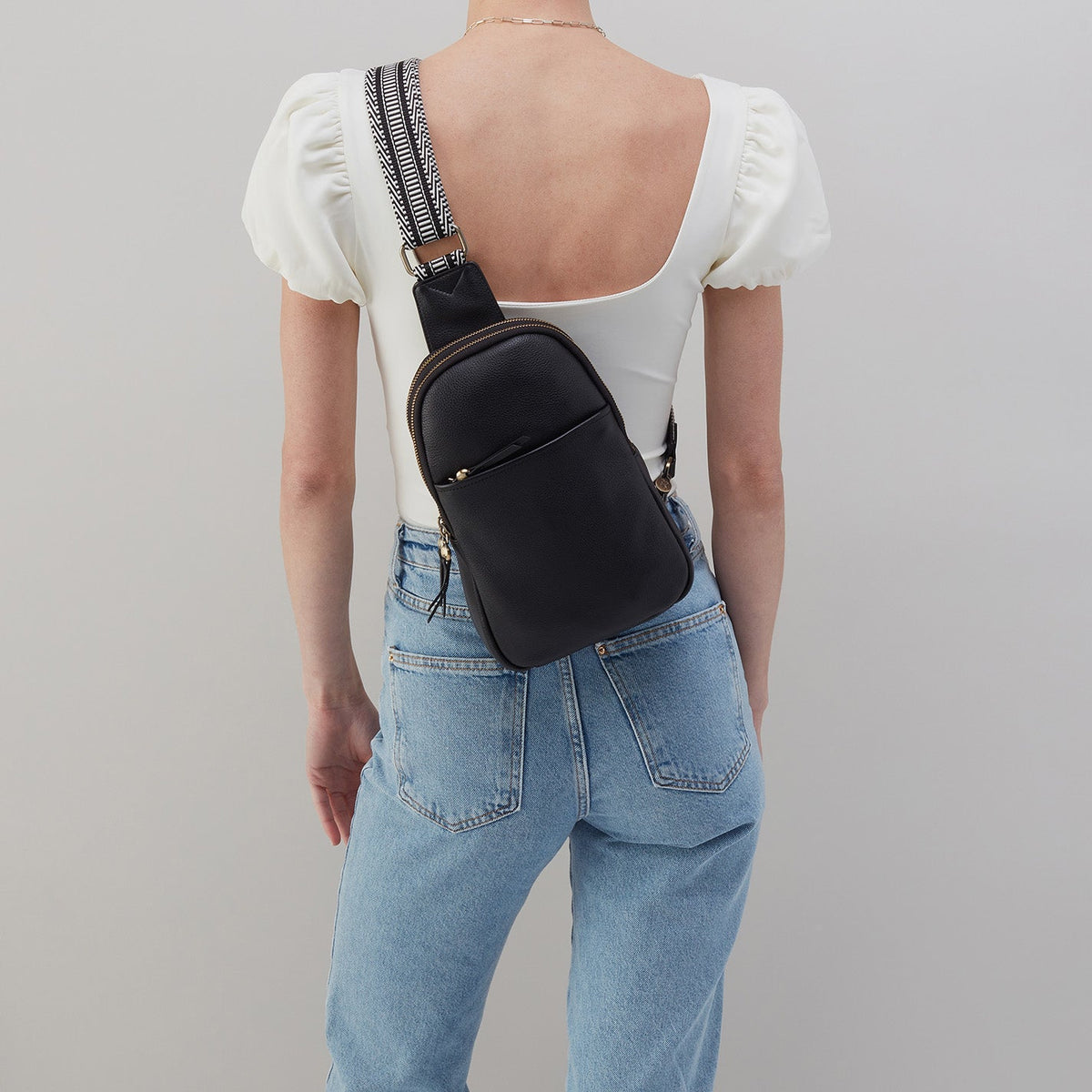HOBO Cass Sling In Pebbled Leather - Black