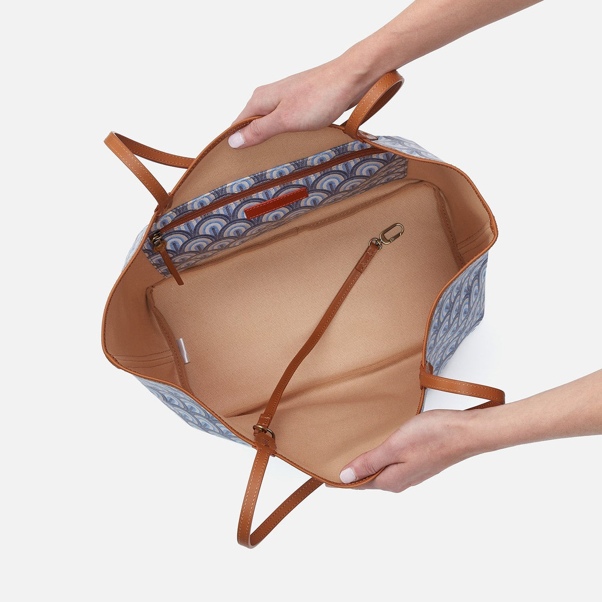 HOBO All That Tote In Coated Canvas - Soft Ocean