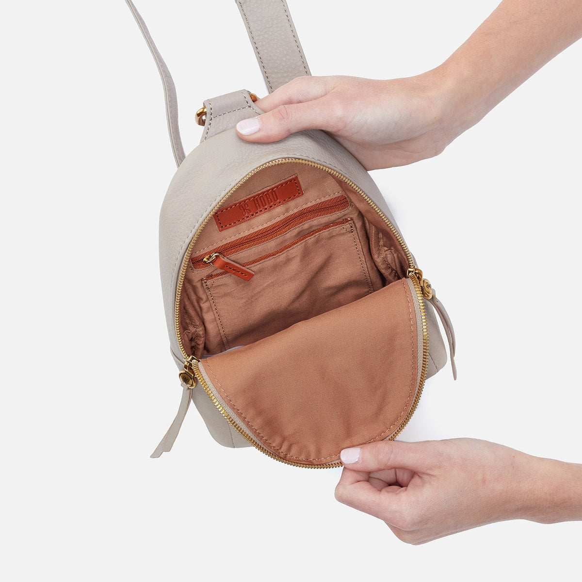 HOBO Fern Sling In Pebbled Leather - Taupe