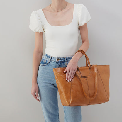 HOBO Sheila East-West Tote In Polished Leather - Natural