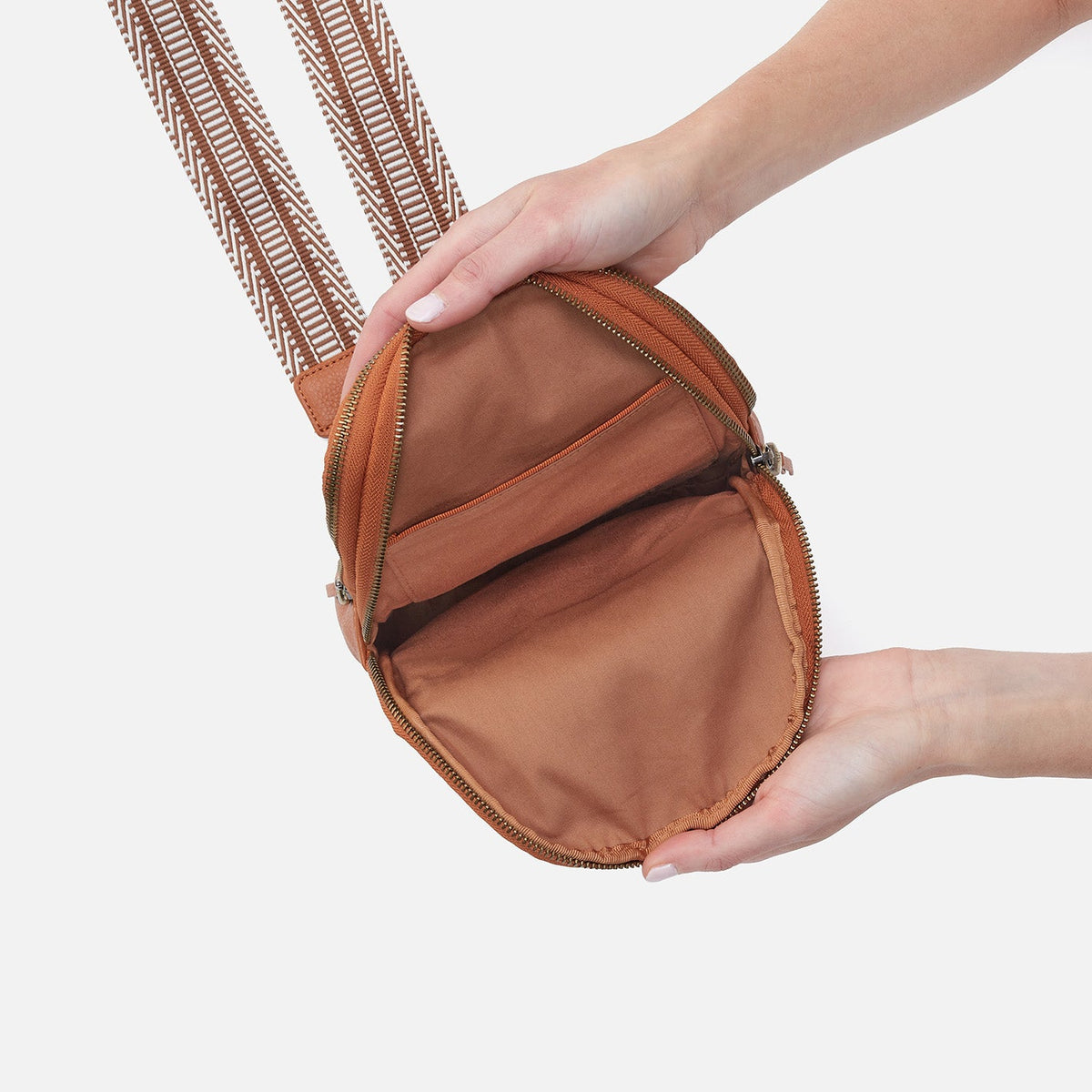 HOBO Cass Sling In Pebbled Leather - Butterscotch