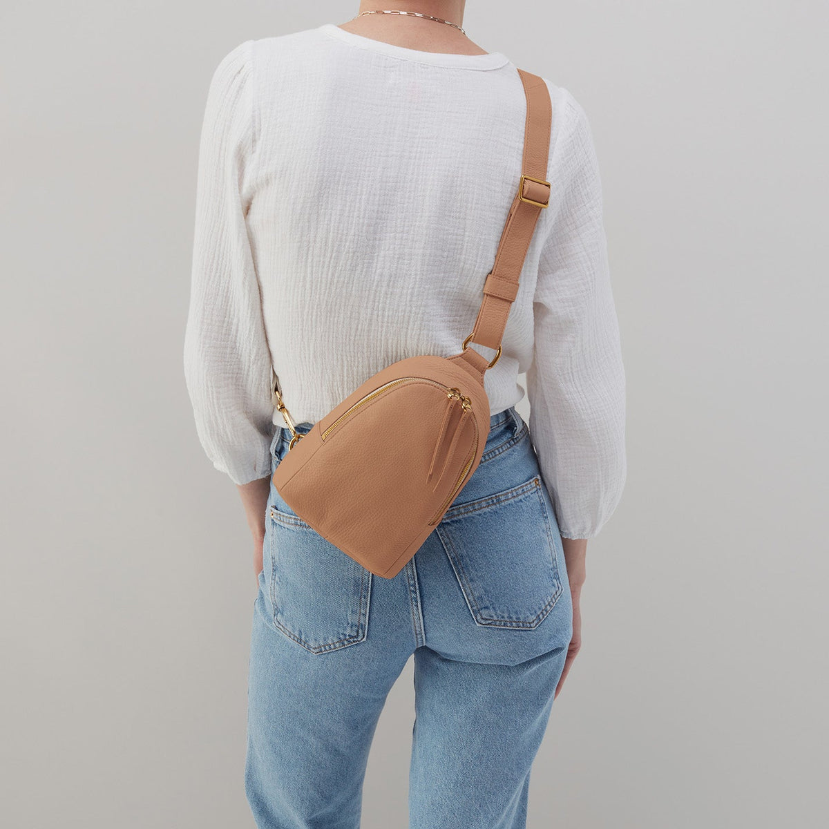 HOBO Fern Sling In Pebbled Leather - Red Clay