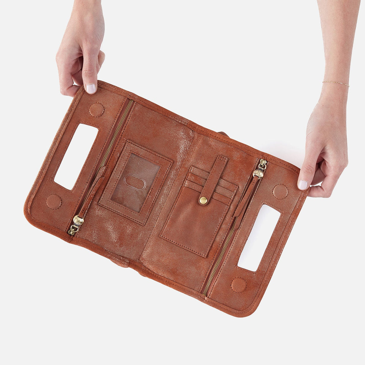 HOBO Ace Clutch In Metallic Leather - Patina