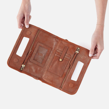 HOBO Ace Clutch In Metallic Leather - Patina