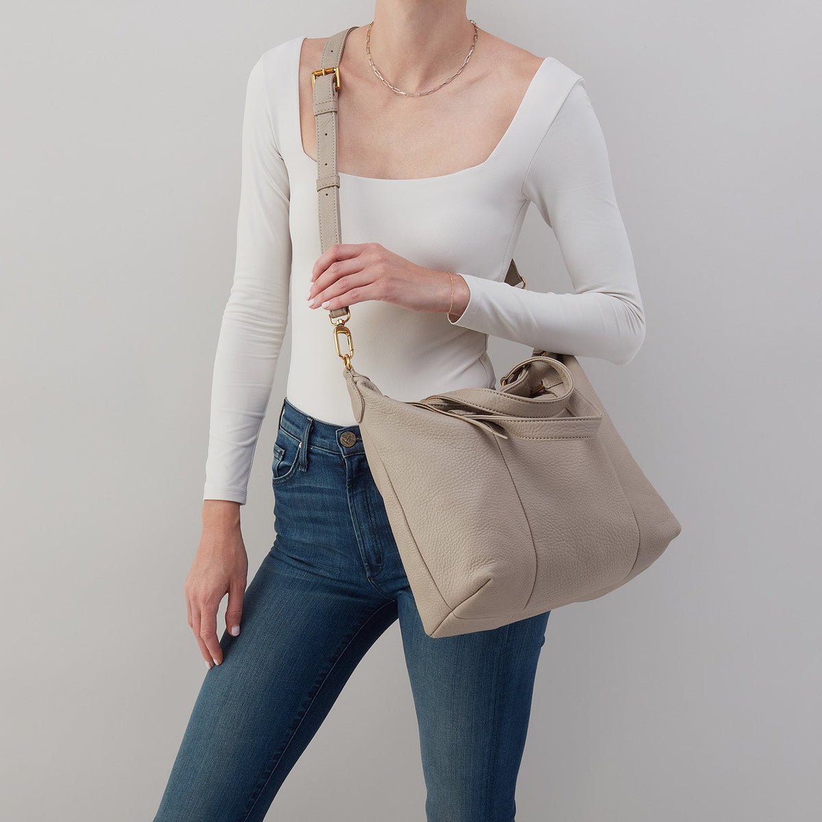 HOBO Harley Satchel In Pebbled Leather - Taupe