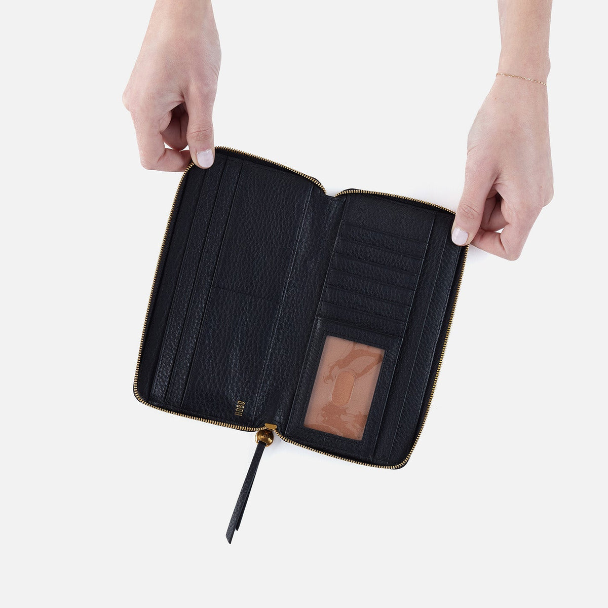 HOBO Hart Large Wallet In Pebbled Leather - Black