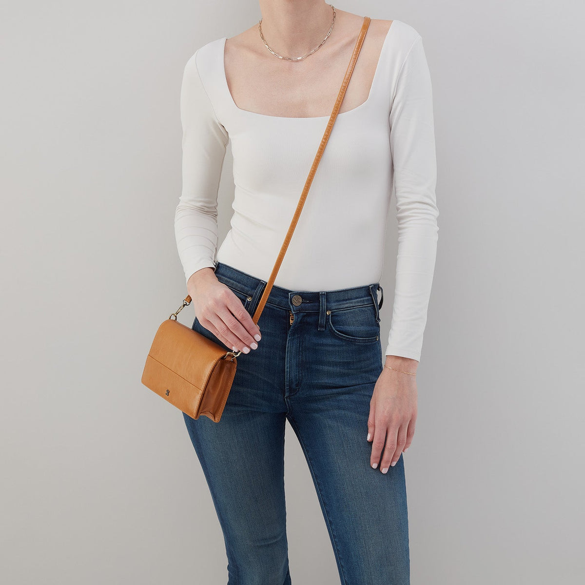 HOBO Jill Crossbody In Polished Leather - Natural