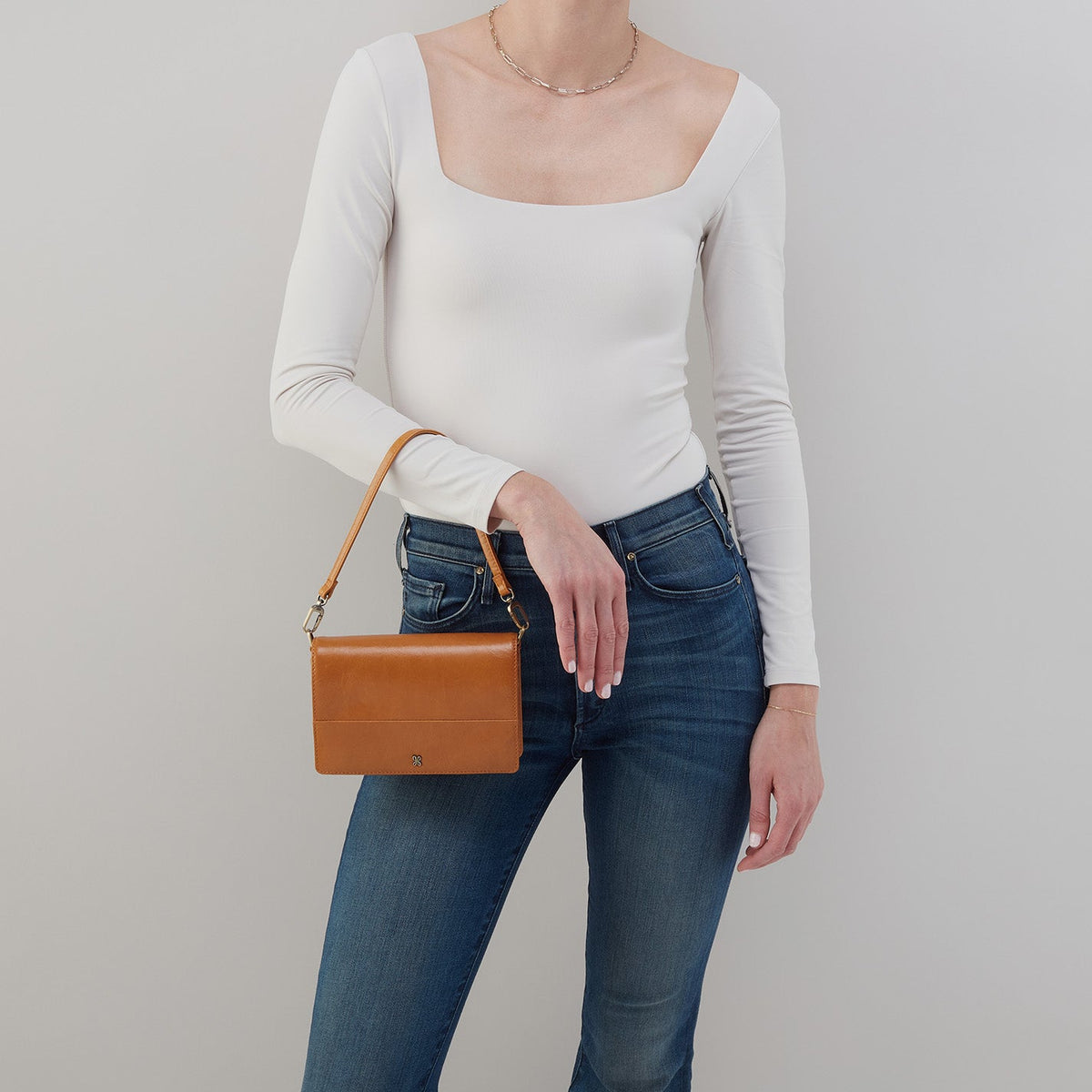 HOBO Jill Crossbody In Polished Leather - Natural