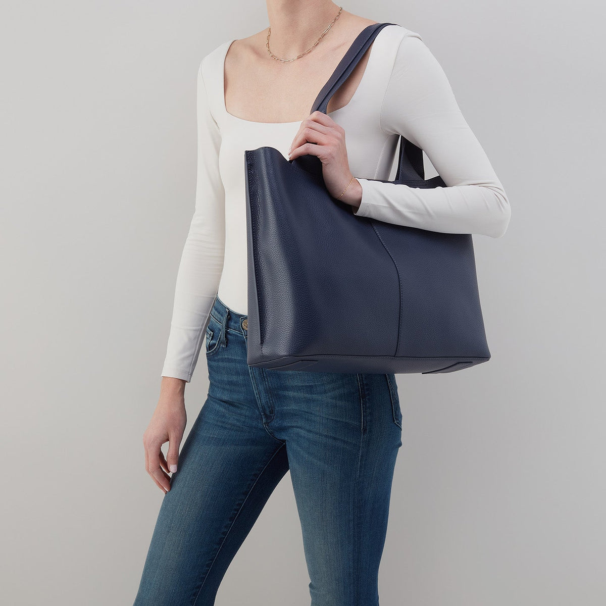 HOBO Vida Large Tote In Micro Pebbled Leather - Mood Indigo