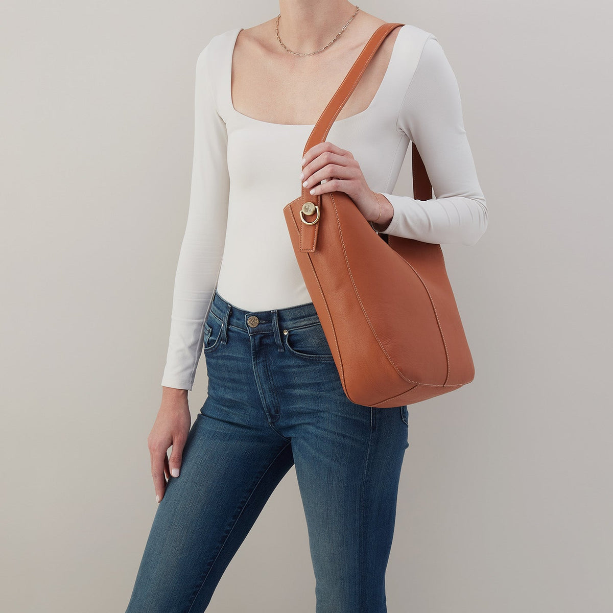 HOBO Camden Shoulder Bag In Smooth Leather - Burnished Caramel