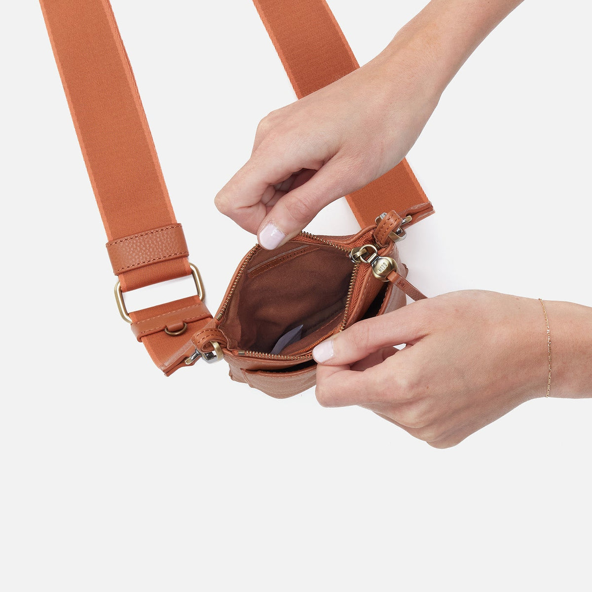 HOBO Cass Phone Crossbody In Pebbled Leather - Butterscotch