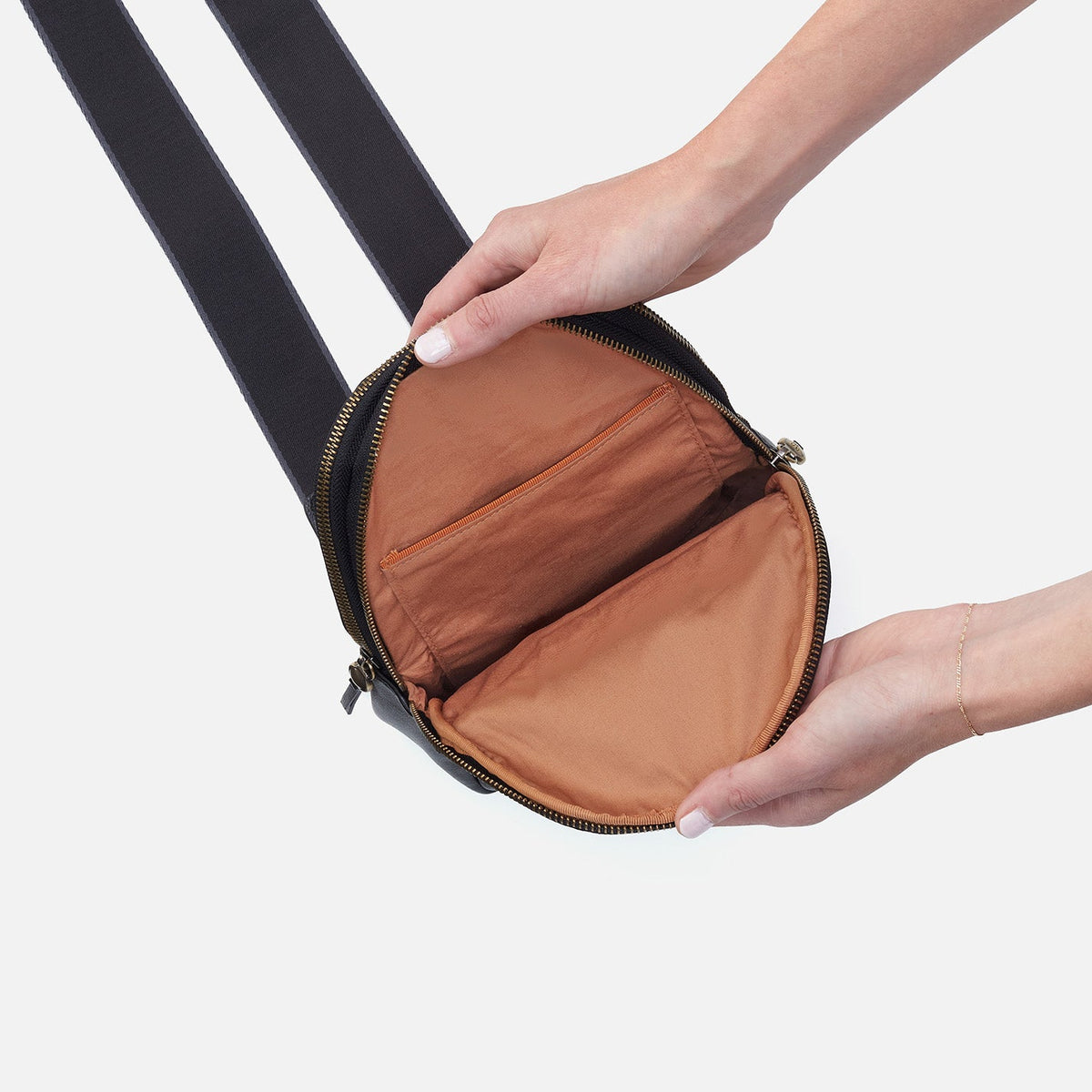 HOBO Cass Sling In Pebbled Leather - Black