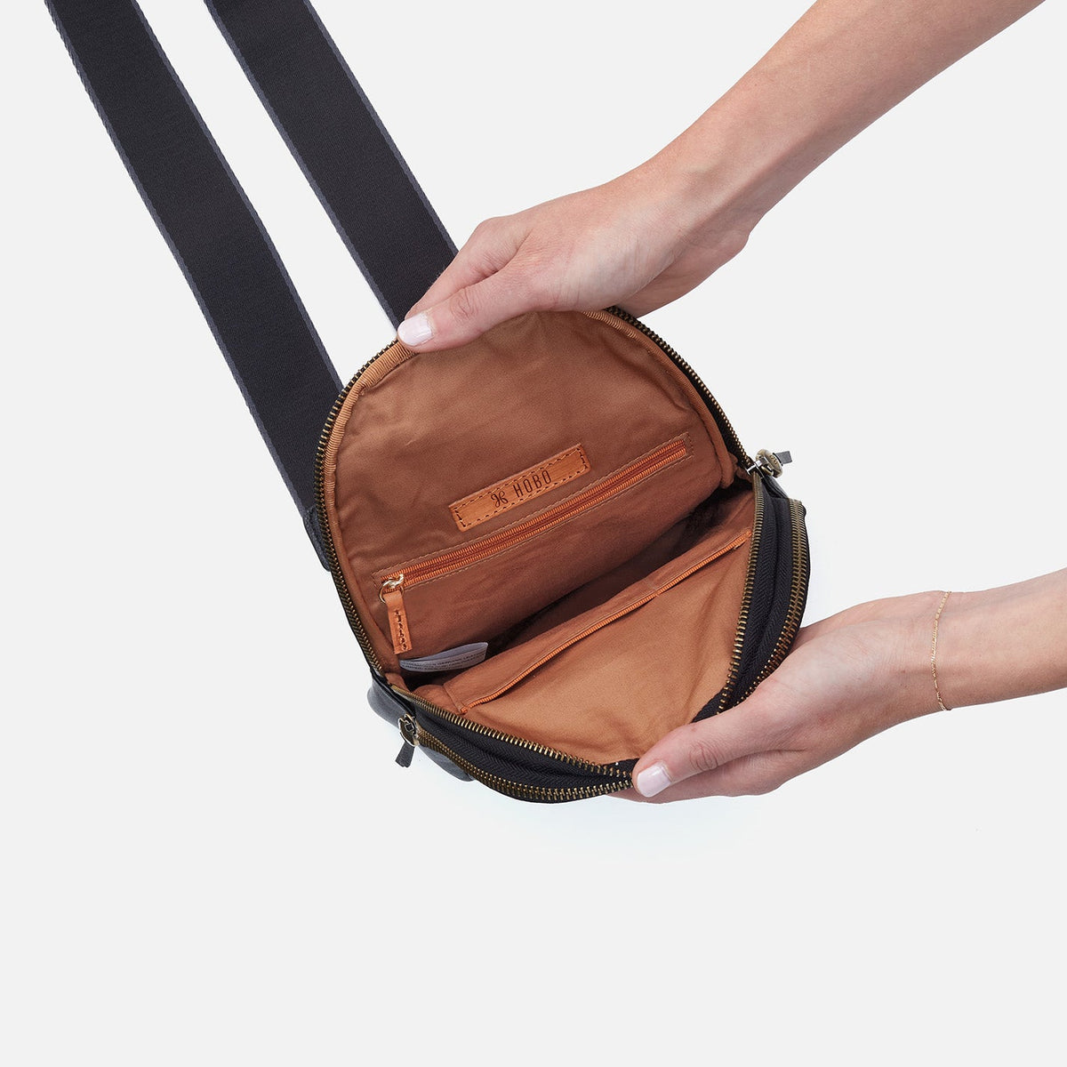 HOBO Cass Sling In Pebbled Leather - Black