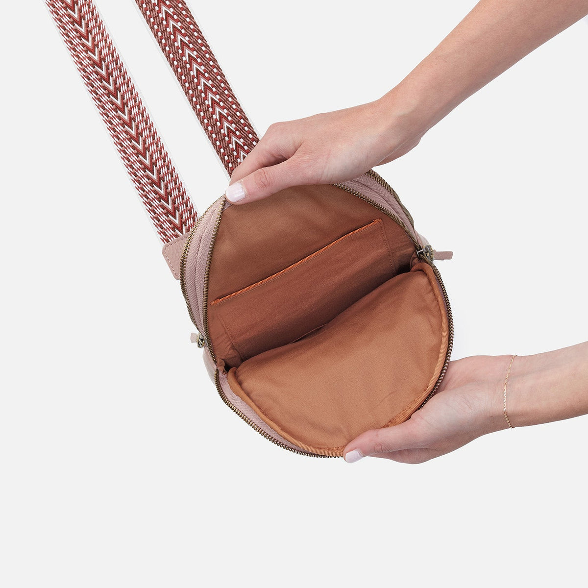 HOBO Cass Sling In Pebbled Leather - Blush