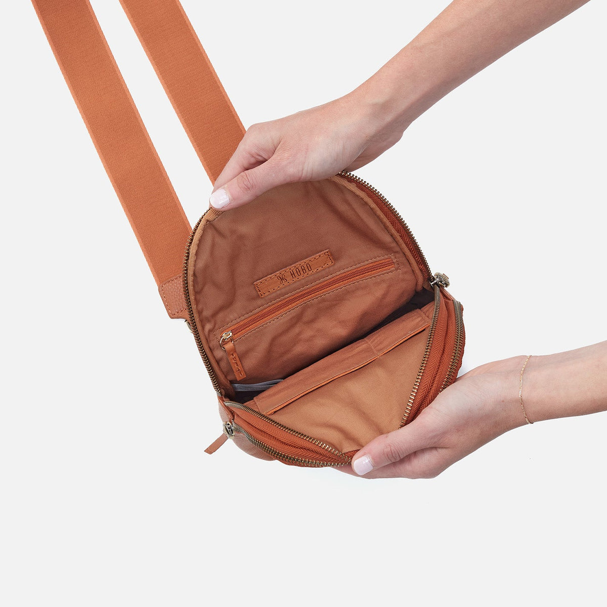 HOBO Cass Sling In Pebbled Leather - Butterscotch