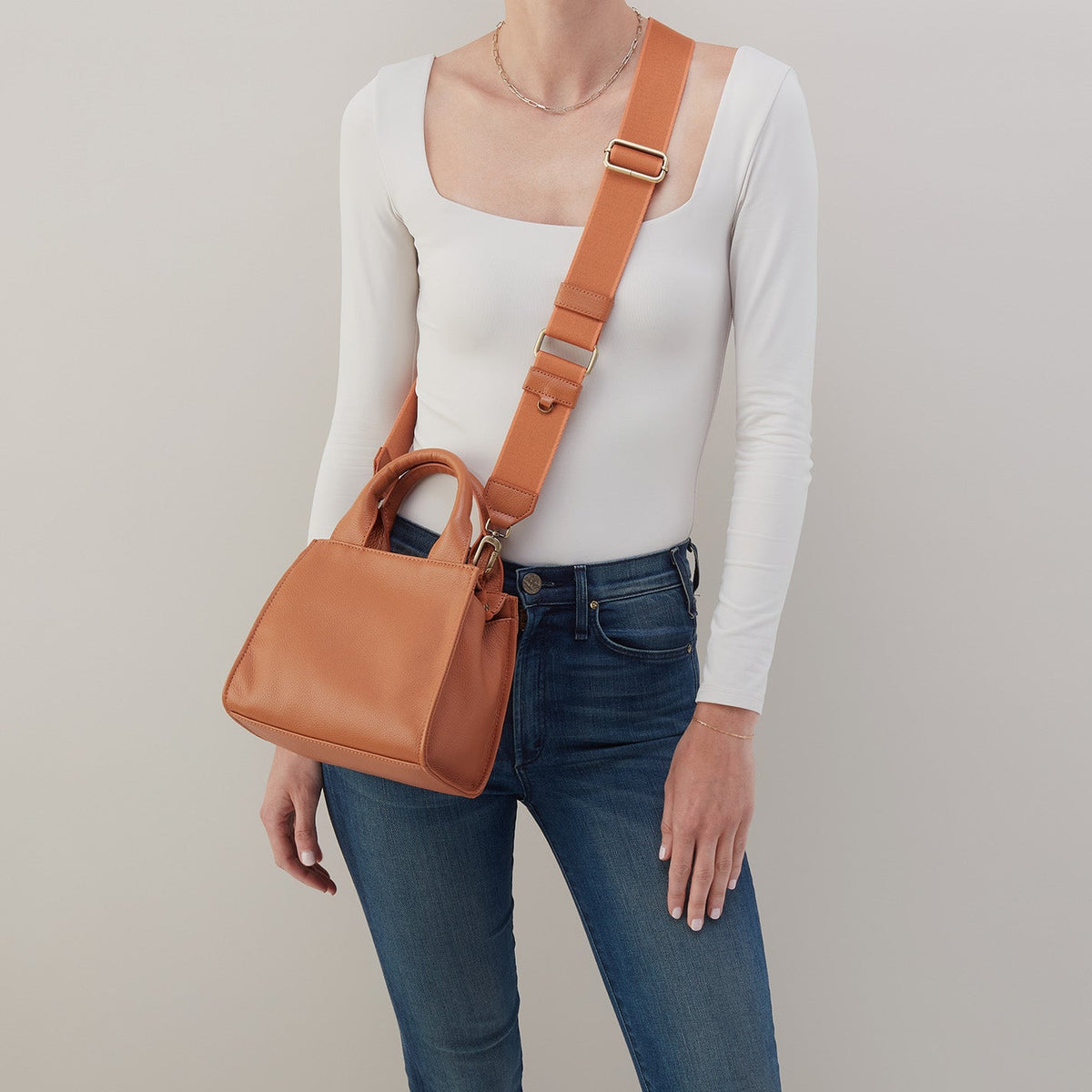 HOBO Cass Small Tote In Pebbled Leather - Butterscotch