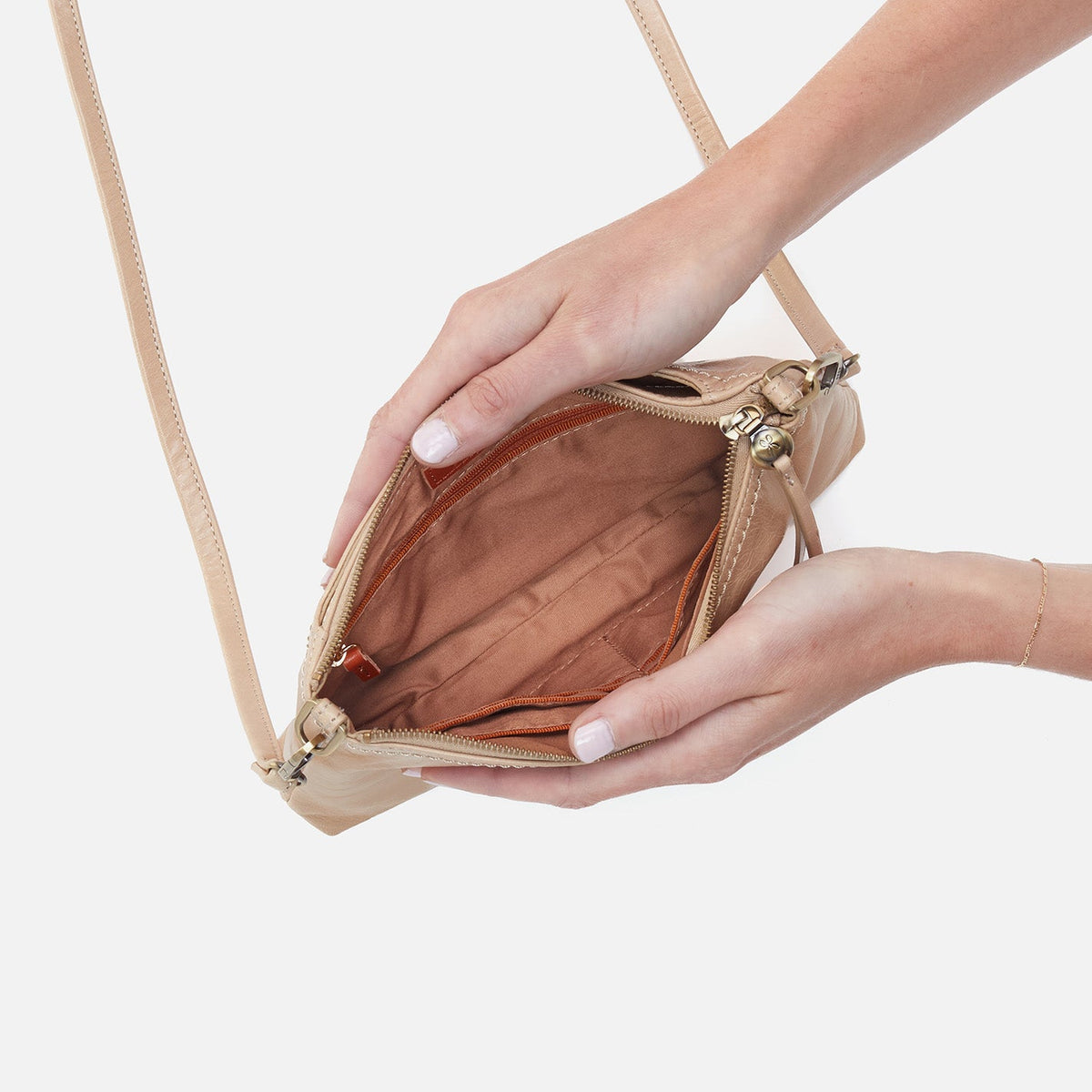 HOBO Darcy Crossbody In Polished Leather - Sand
