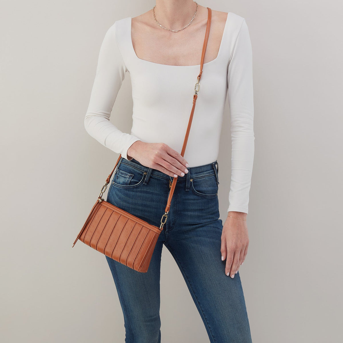HOBO Darcy Crossbody In Smooth Leather - Burnished Caramel