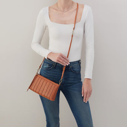 HOBO Darcy Crossbody In Smooth Leather - Burnished Caramel