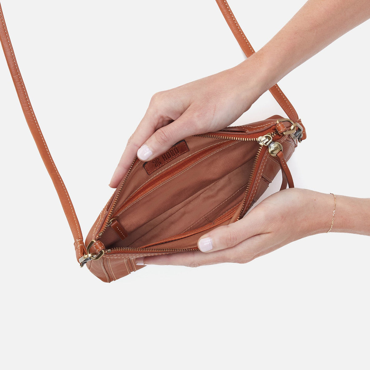HOBO Darcy Crossbody In Smooth Leather - Burnished Caramel