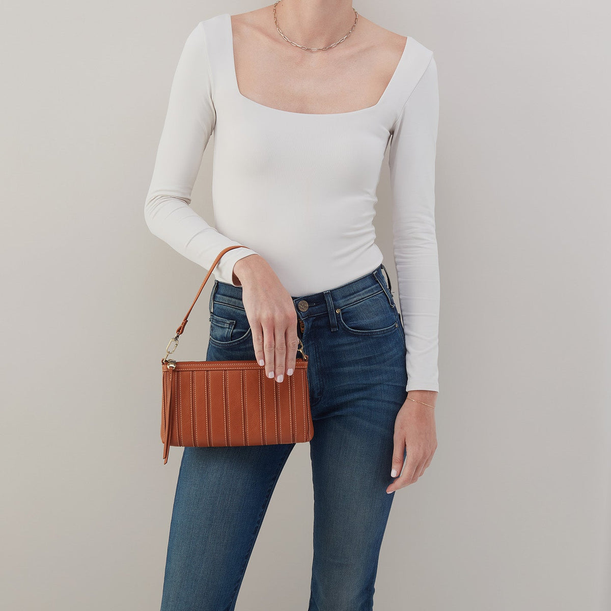 HOBO Darcy Crossbody In Smooth Leather - Burnished Caramel