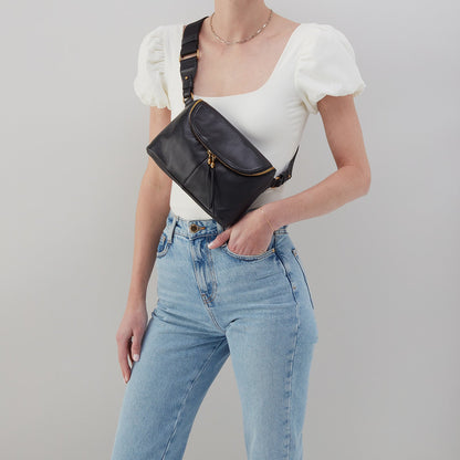 HOBO Fern Large Belt Bag In Pebbled Leather - Warm Honey