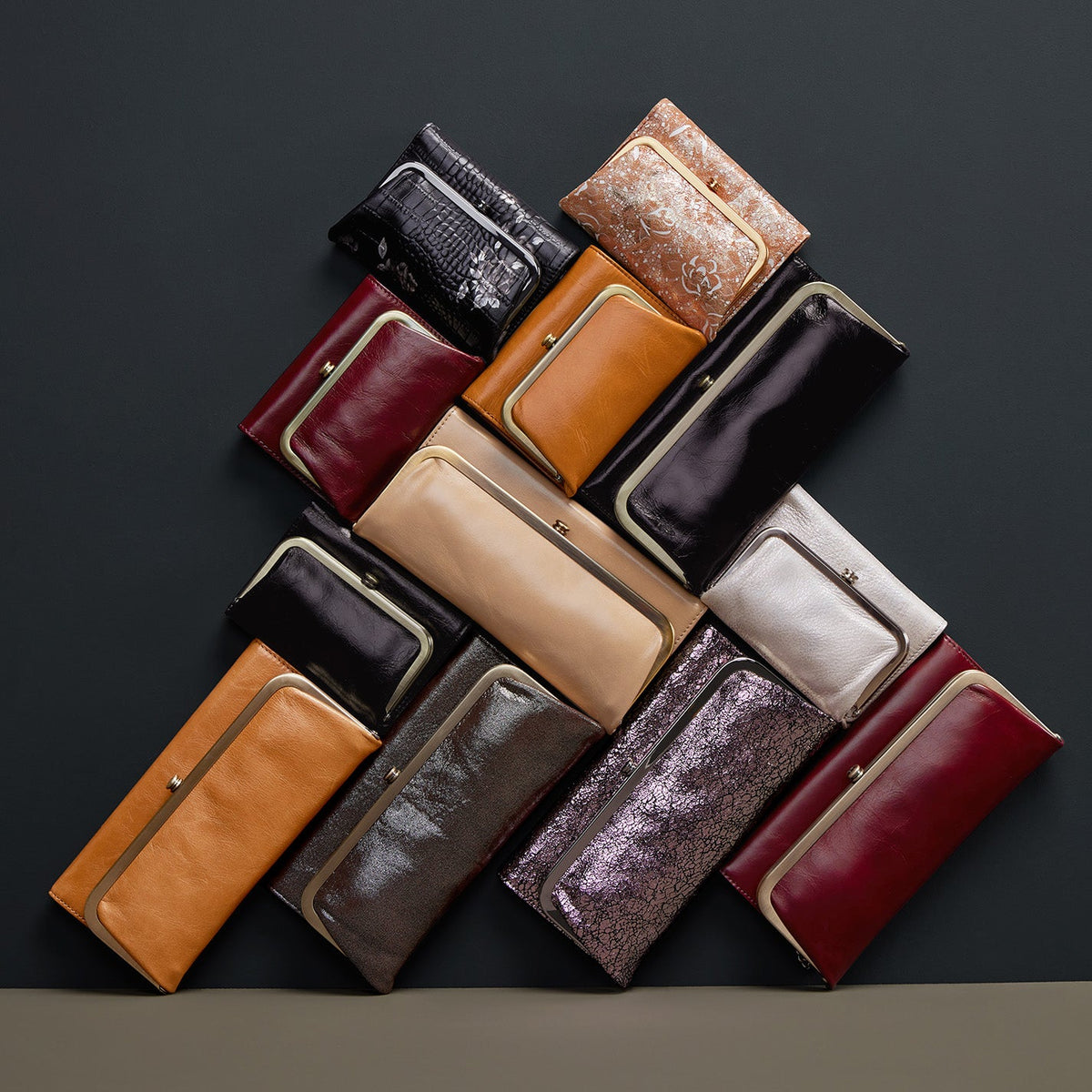 HOBO Robin Compact Wallet In Printed Leather - Gilded Petals