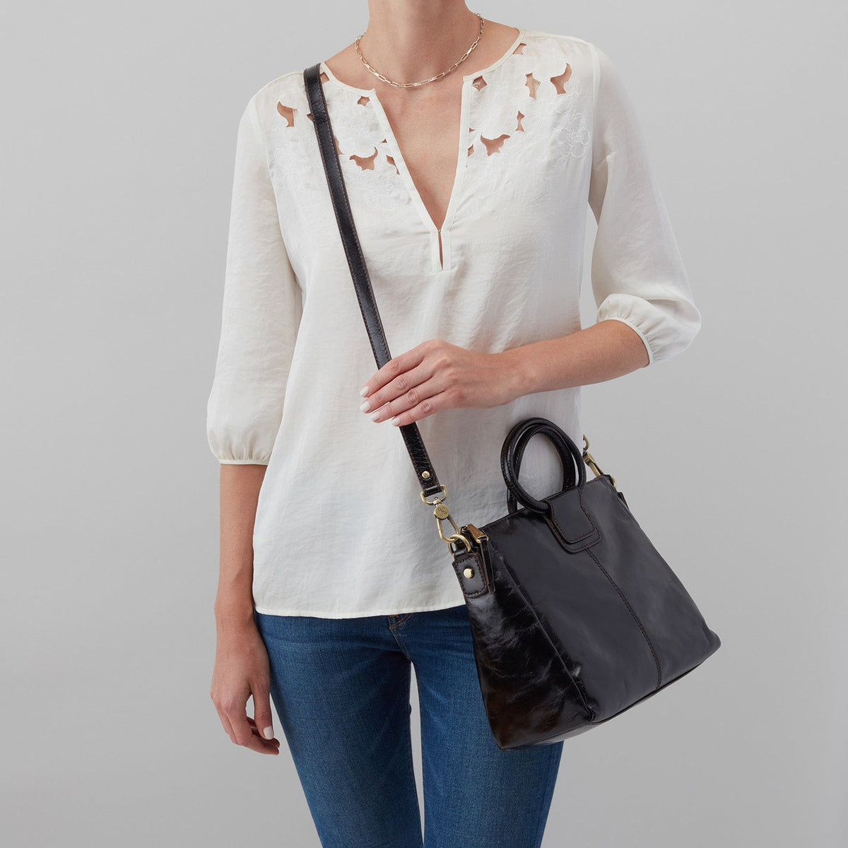 HOBO Sheila Medium Satchel In Polished Leather - Cashmere
