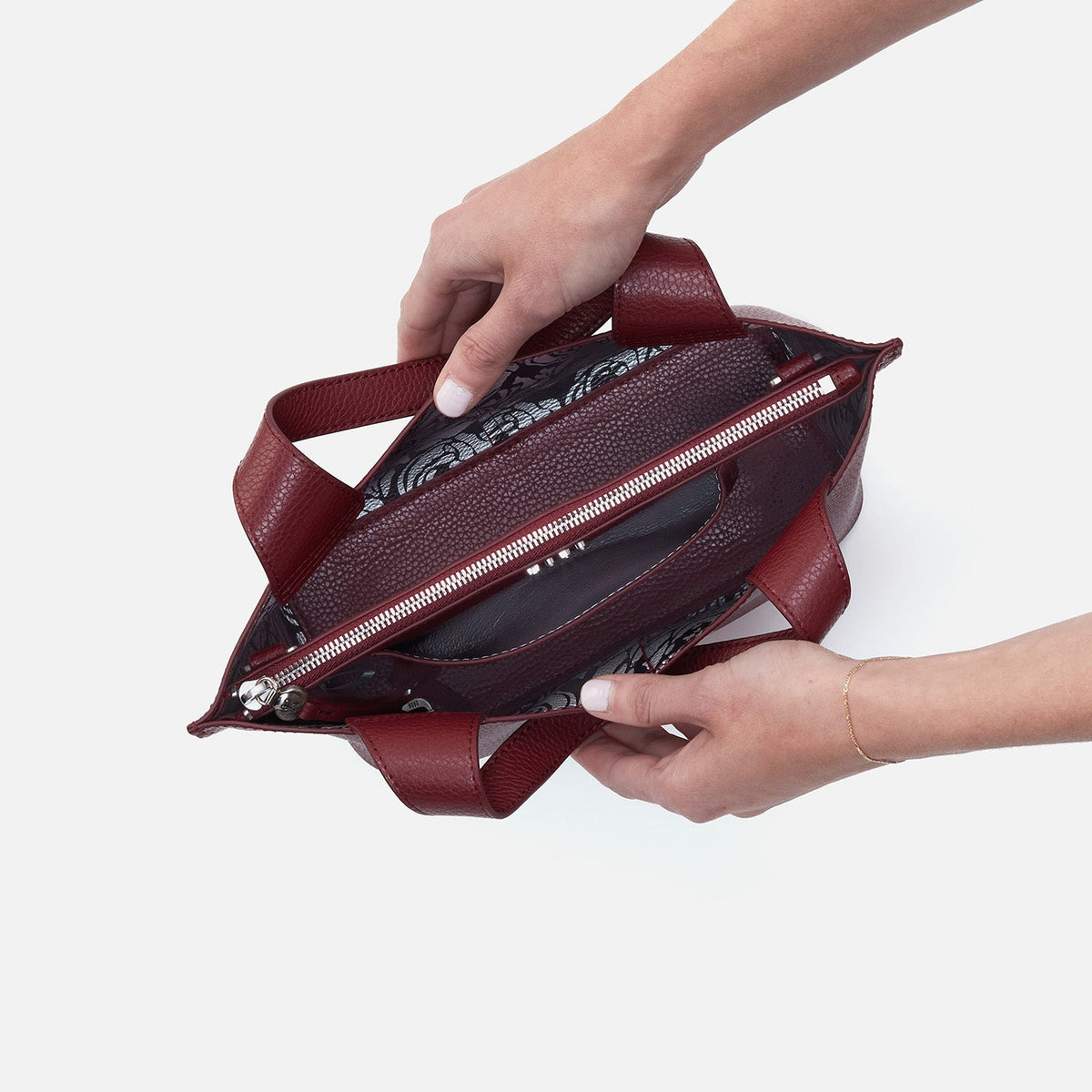 HOBO Vida Small Tote In Micro Pebbled Leather - Port