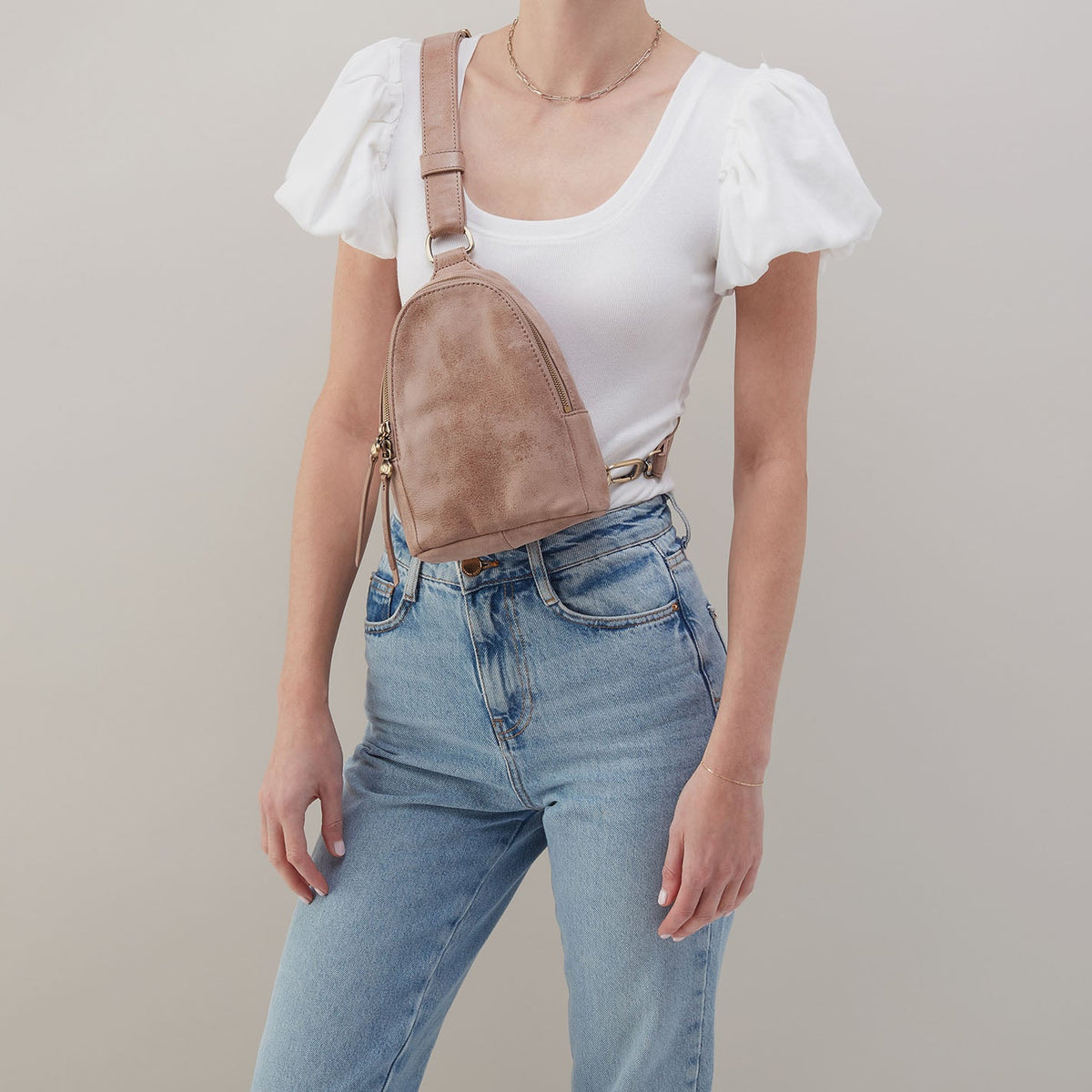 HOBO Fern Sling In Buffed Leather - Hazel