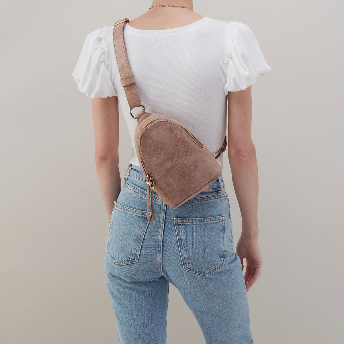 HOBO Fern Sling In Buffed Leather - Hazel