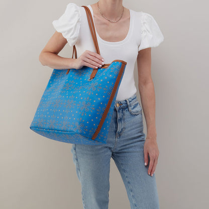 HOBO All That Tote Large In Coated Canvas - Blue Journey Bandana