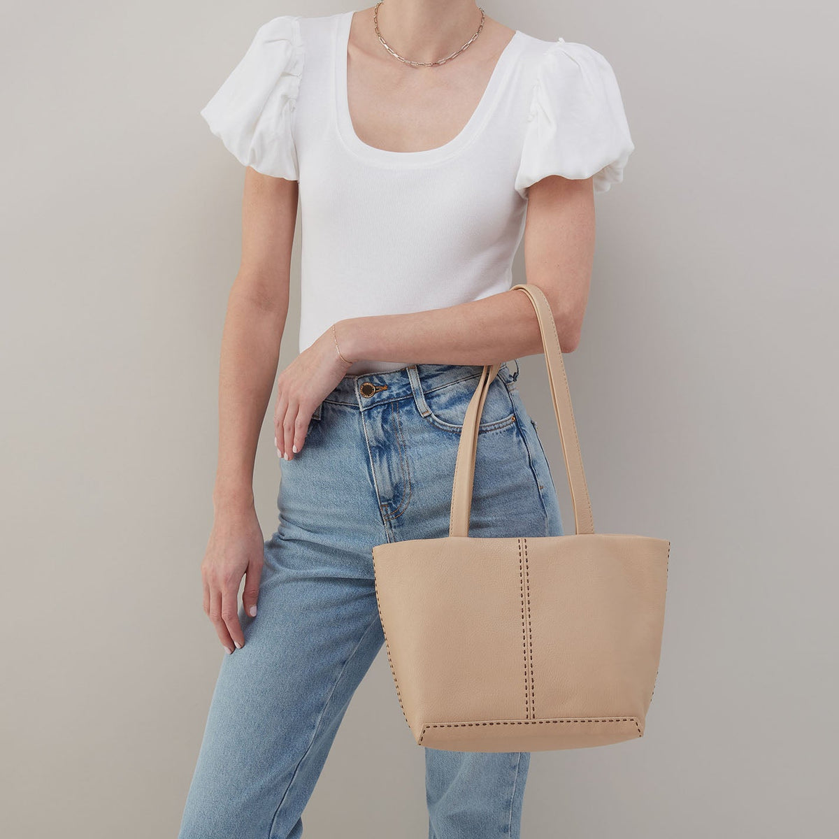 HOBO Austin Tote In Pebbled Leather - Linen