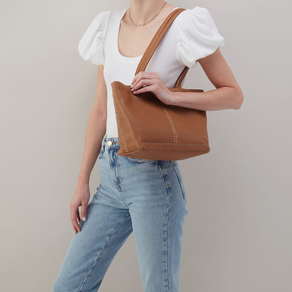 HOBO Austin Tote In Pebbled Leather - Warm Honey