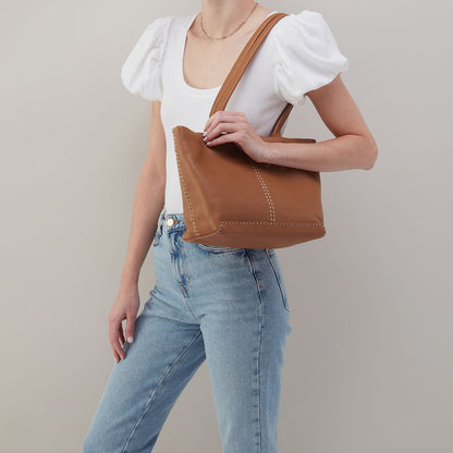 HOBO Austin Tote In Pebbled Leather - Warm Honey