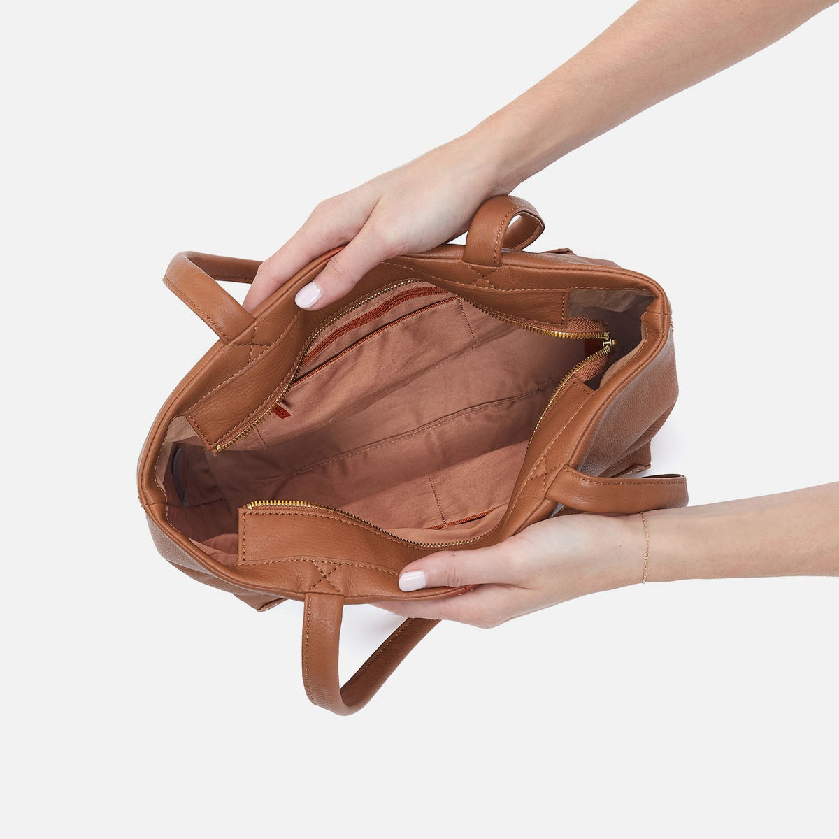 HOBO Austin Tote In Pebbled Leather - Warm Honey