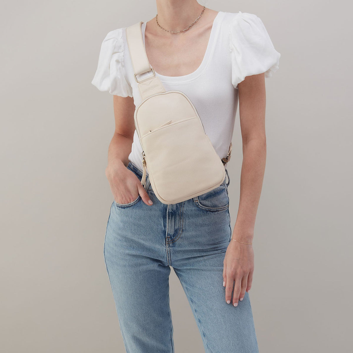 HOBO Cass Sling In Pebbled Leather - Cream