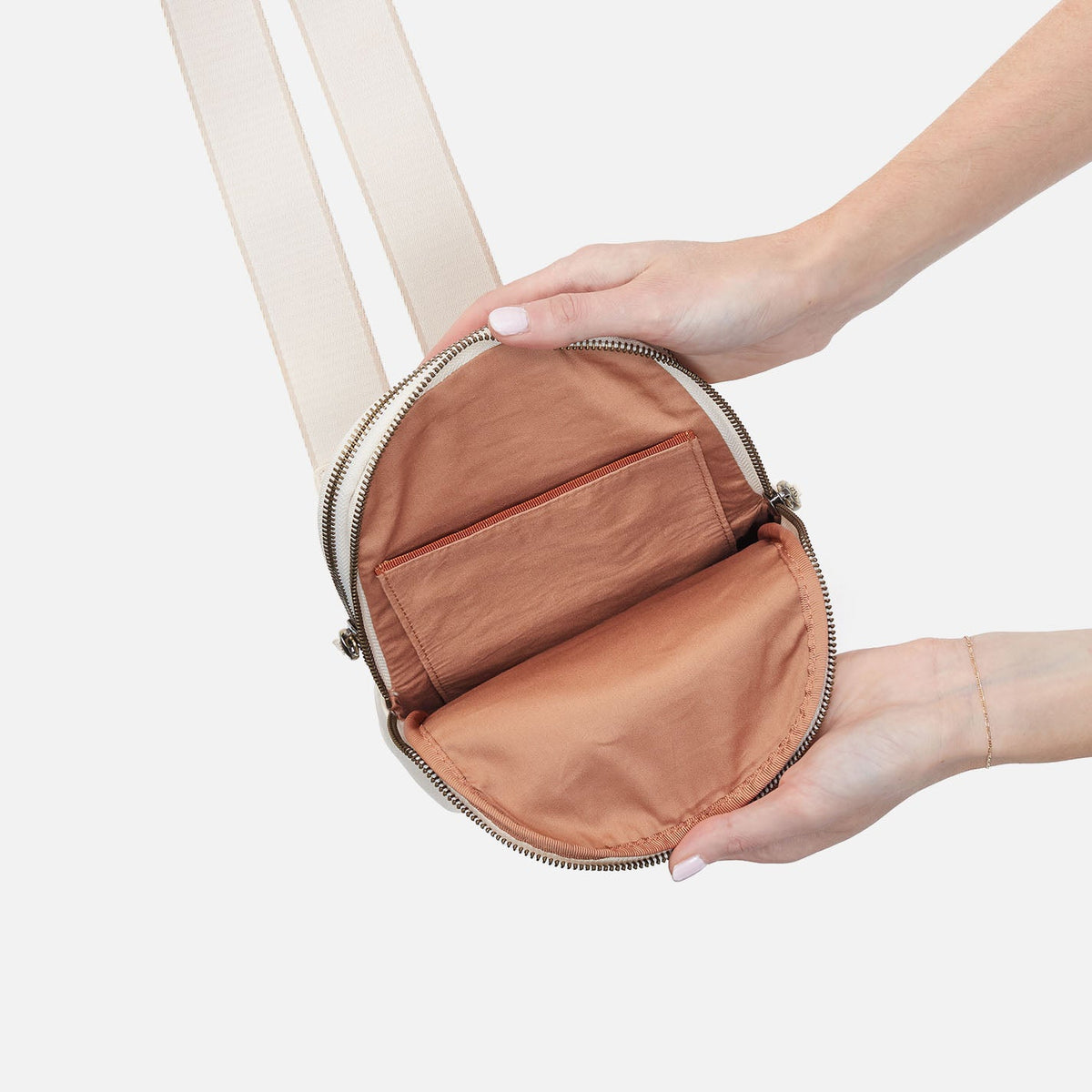 HOBO Cass Sling In Pebbled Leather - Cream