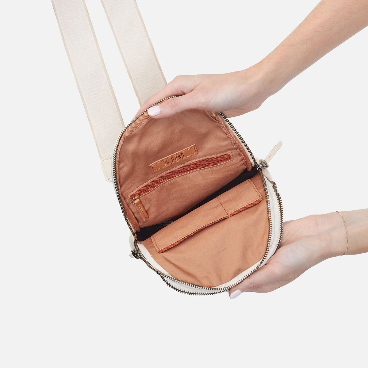 HOBO Cass Sling In Pebbled Leather - Cream