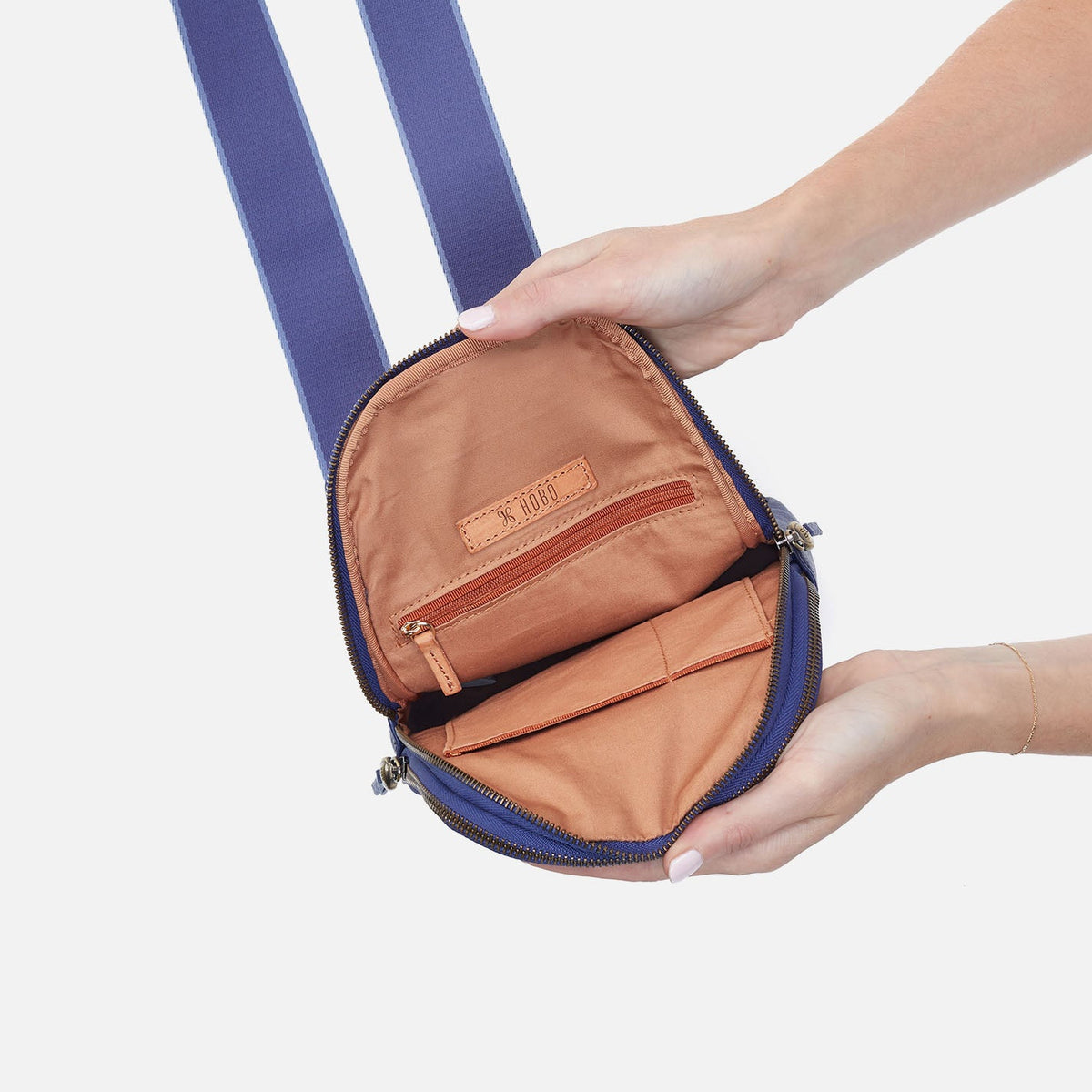 HOBO Cass Sling In Pebbled Leather - Dark Iris