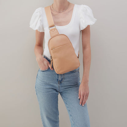 HOBO Cass Sling In Pebbled Leather - Porcini